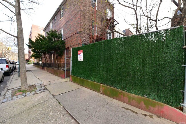 Foto del edificio - 64-02 99th St