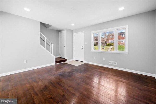 Foto del edificio - 631 Charraway Rd