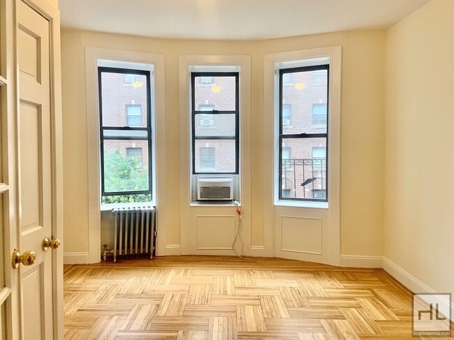 Building Photo - East 12th Street
