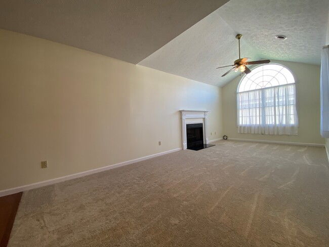 Building Photo - 247 Plum St
