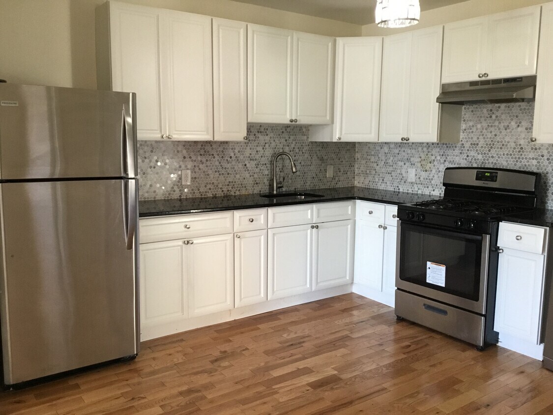 Kitchen - 517 S 10th St