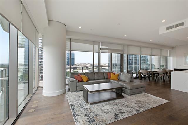Foto del edificio - 7901 Windrose Ave.