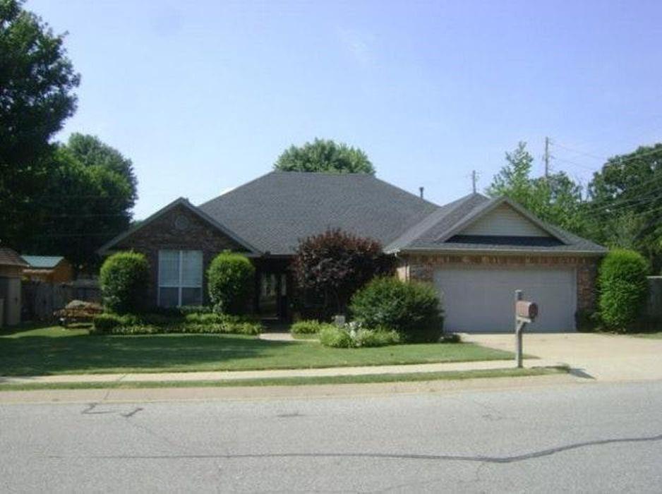 Primary Photo - 3500 SE 8th St