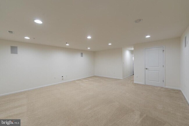 Building Photo - 3223 Clear Spring Dr