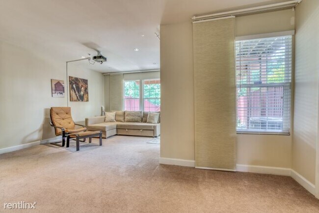 Building Photo - 3 br, 2.5 bath Townhome - 2562 Junco Ct