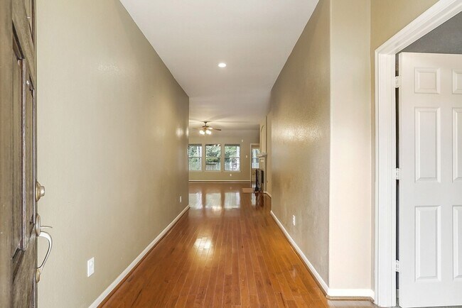 Building Photo - 35 Griffin Hill Ct