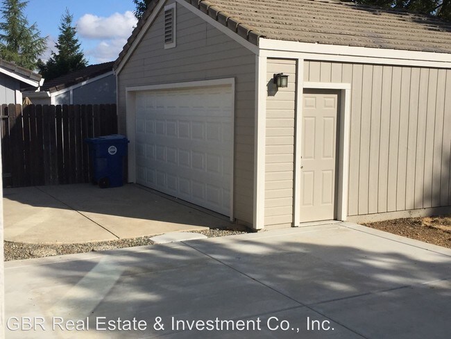 Building Photo - 2 br, 2 bath House - 430 Slocum Drive