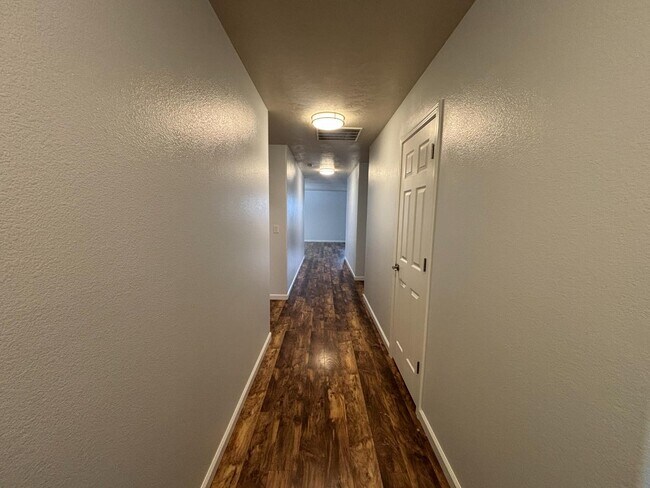 Foto del edificio - 16581 Berkley Ave