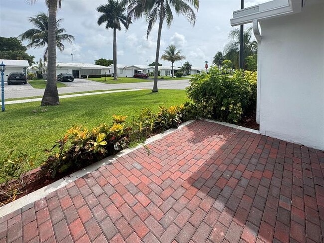 Foto del edificio - 310 Leisure Blvd