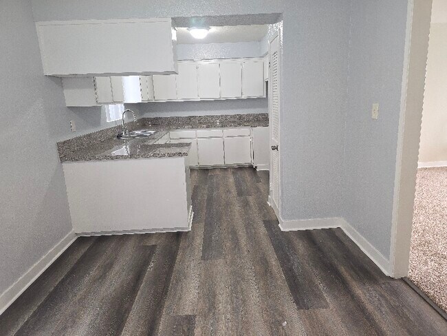 Foto del edificio - 1626 W 104th St