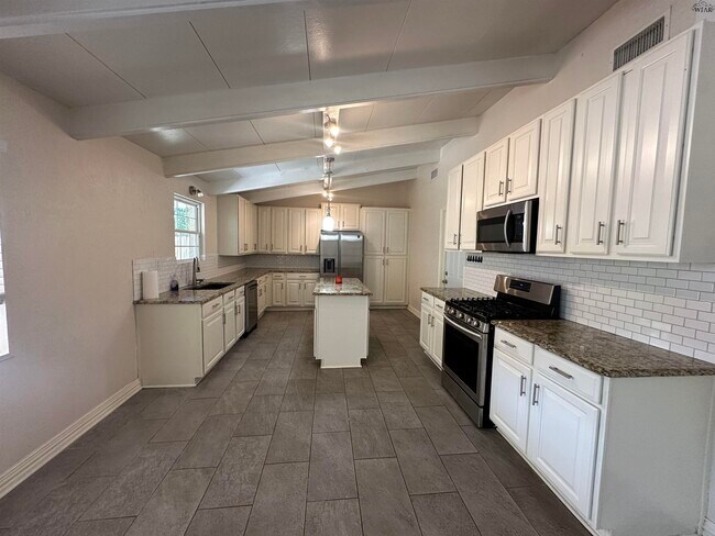 Building Photo - 4103 Berwick Dr