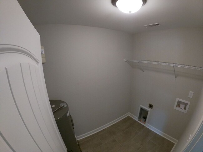Building Photo - FOR LEASE - 3 Bed, 2.5 Baths, 1300sqft (Ha...