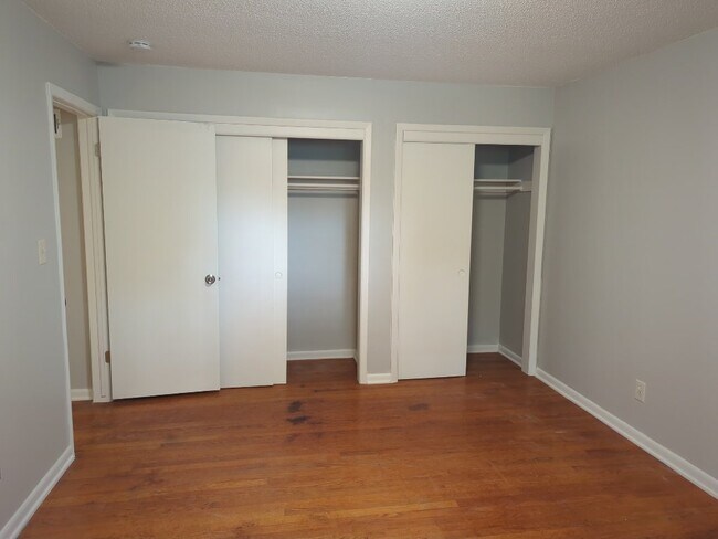 Building Photo - 1606 W 24th Ter S Independence, MO 64052  ...