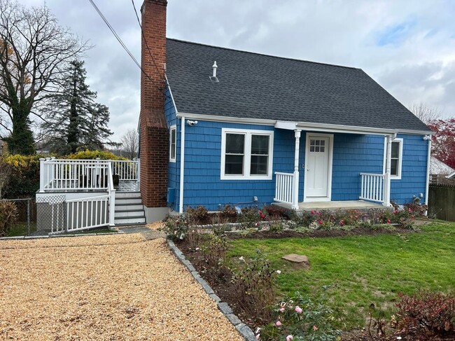 Photo - 13 Leuvine St House