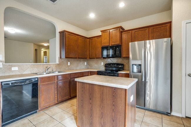 Building Photo - 3 Bedroom/2 Bath Alamo Ranch Subdivision