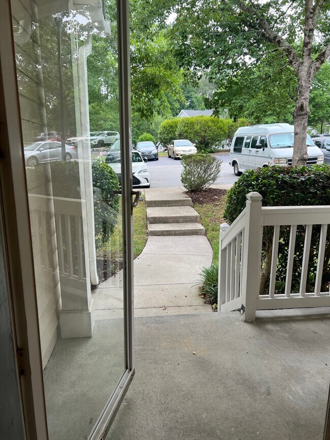 Foto del edificio - 144 Summit Oaks Ln