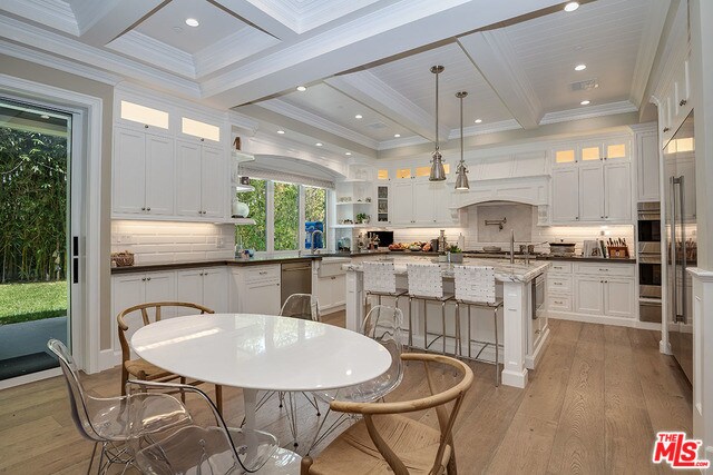 Foto del edificio - 10331 Valley Spring Ln