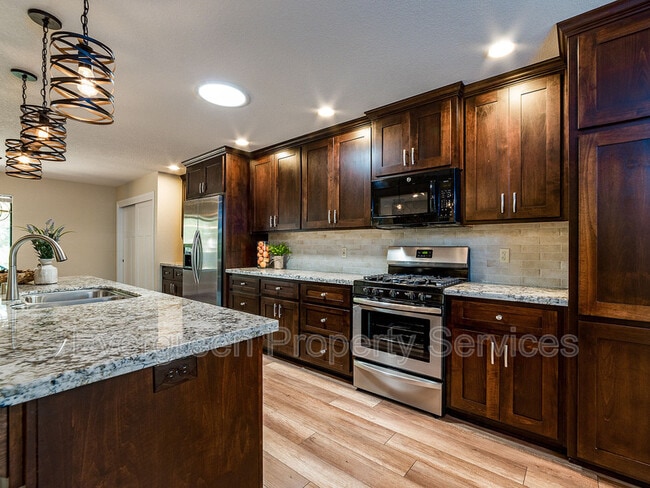 Building Photo - 2749 Sandhurst Dr