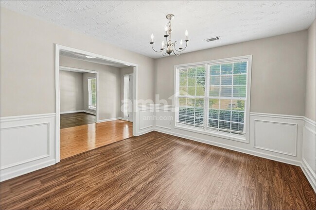 Foto del edificio - 1558 Great Shoals Cir