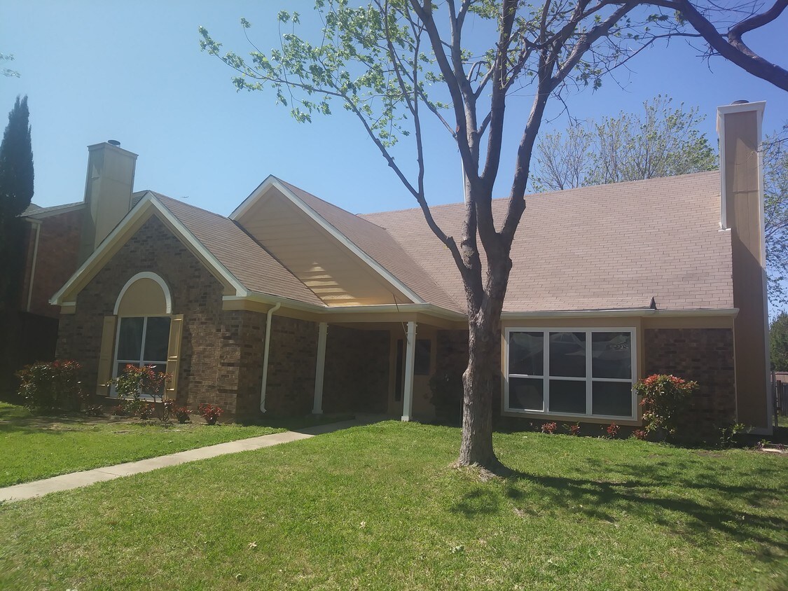 1932 Cedar Ridge Dr, Lewisville, TX 75067 House Rental in Lewisville