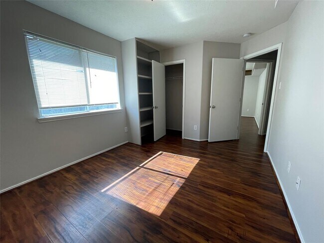 Building Photo - 2746 Grahamwood Ln
