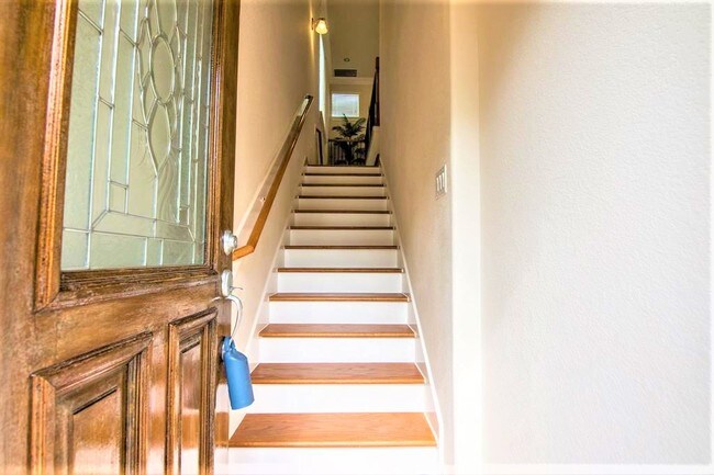 Building Photo - 3216 Clearview Cir