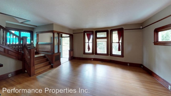 Building Photo - 3 br, 2 bath House - 2914 SE Taylor Street