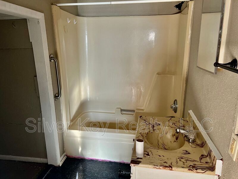 405 Park St Unit 1, Athens, TN 37303 Condo for Rent in Athens, TN