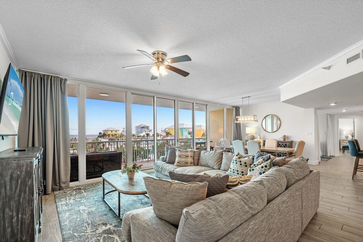 Foto principal - 1524 W Beach Blvd