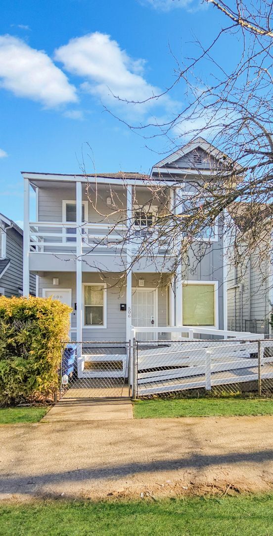 Photo - Newly Renovated Duplex in CID Townhome
