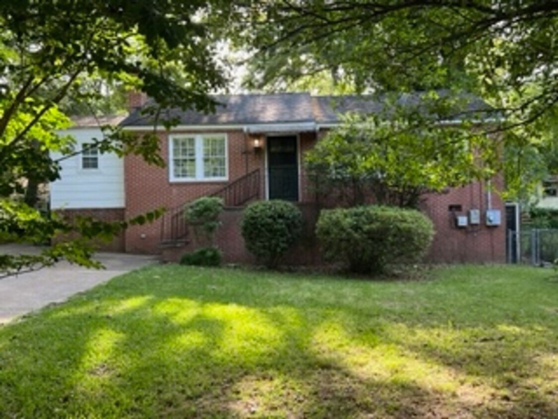 Primary Photo - Adorable 3 Bedroom/2 Bath Home located in ...