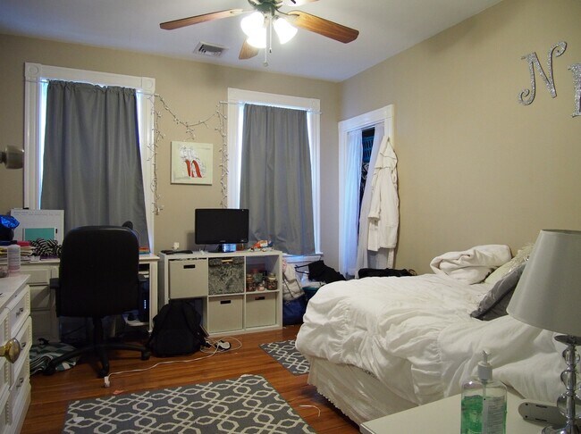 Foto del edificio - 129 Cedar St