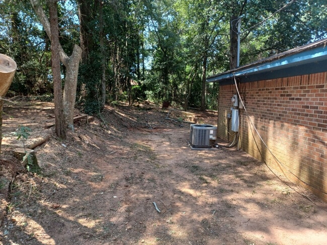 Building Photo - 130 James Ave