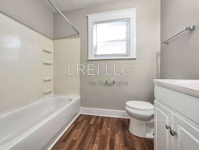 Building Photo - 311 S 38th St