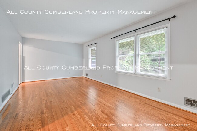Building Photo - CHARMING EAST COBB RANCH STYLE HOME!!