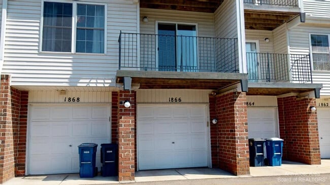 Building Photo - 1866 Lindsay Ln