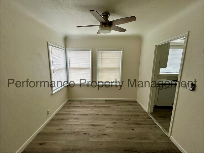 Foto del edificio - Charming 3 Bed/2 Bath NE Bakersfield Home w/ RBP & $0 Deposit Option