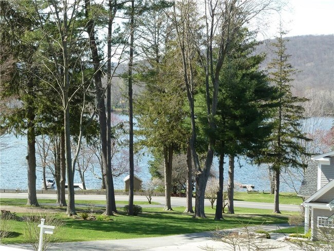 Foto del edificio - 149 W Shore Rd