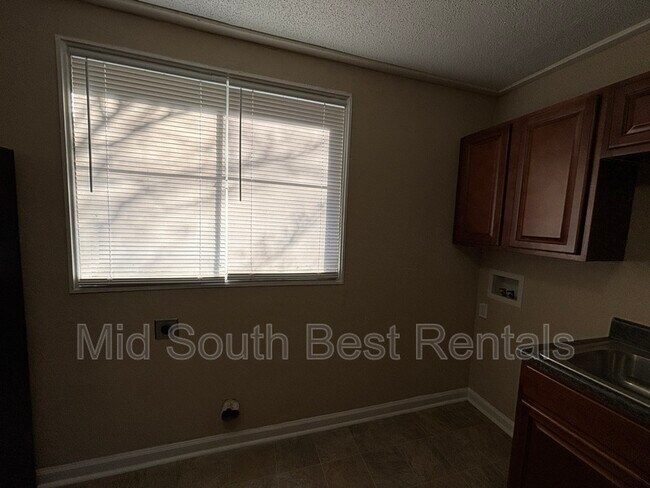 Building Photo - 23 Hiland Pl