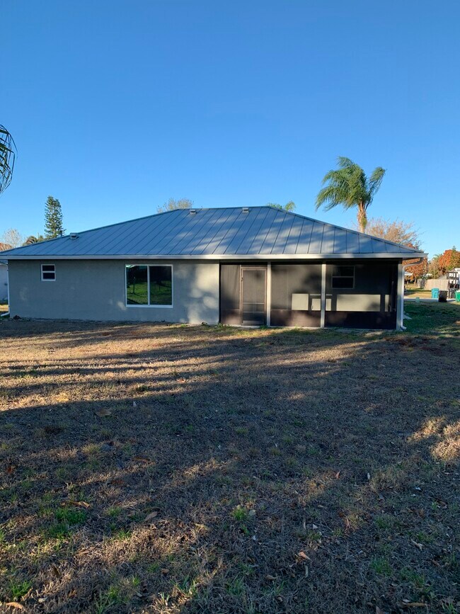 Building Photo - 2271 SE Shipping Rd