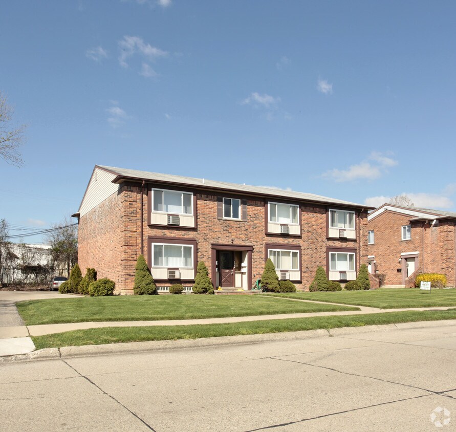 Primary Photo - 4835-4839 Briarwood Ave