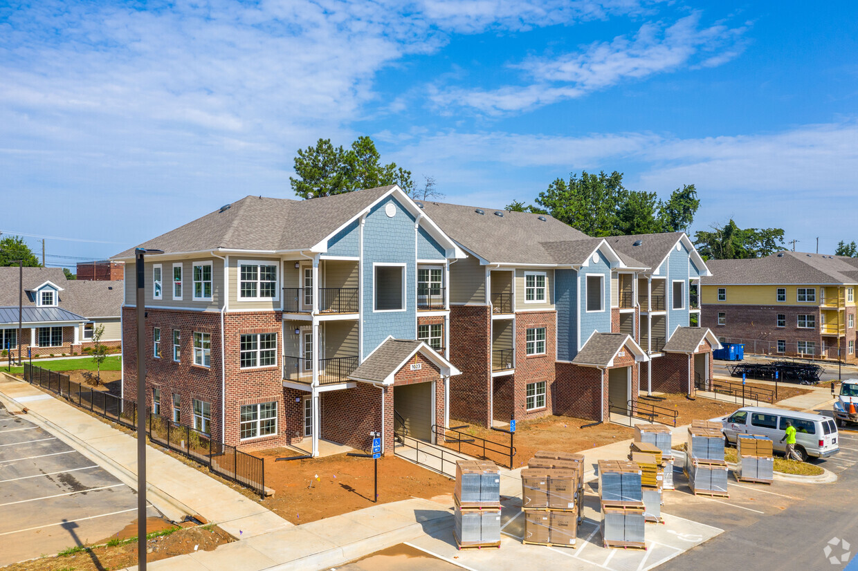 Foto del edificio - Granite Pointe Apartment Homes