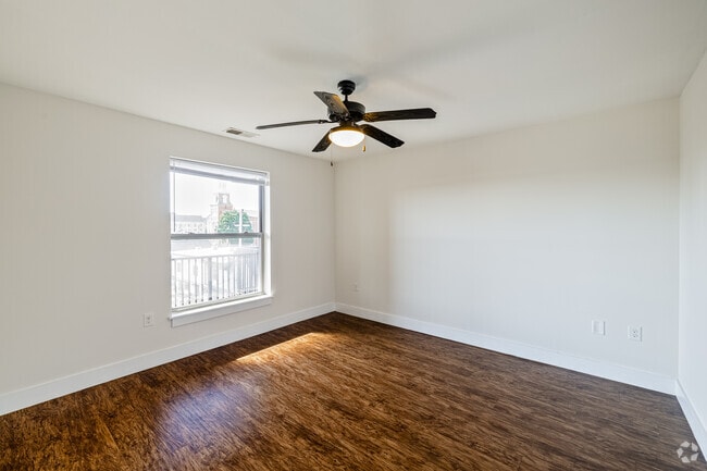 2BR, 2BA - 1,000SF - Primary Bedroom - Gish Flats