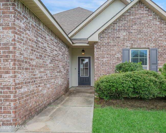 Building Photo - 132 Timber Edge Dr