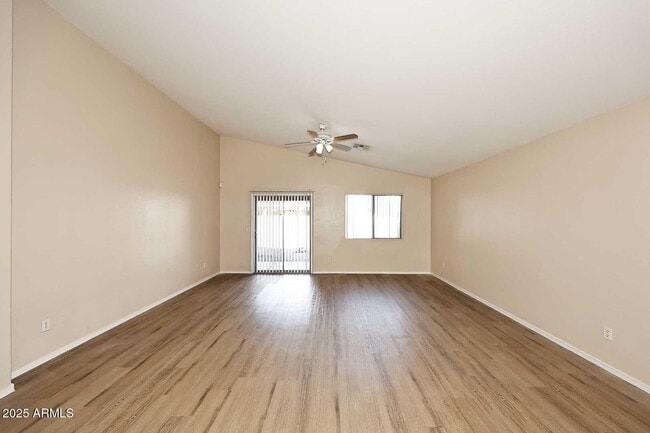 Foto del edificio - 10532 W Pomo St