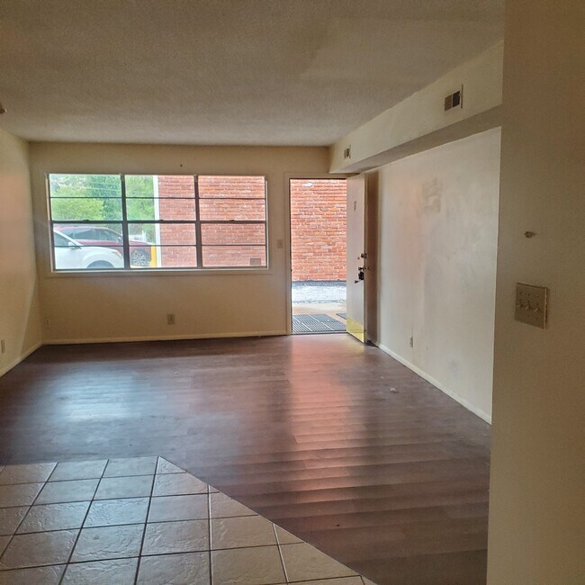 Foto del edificio - 1234 E Elm St