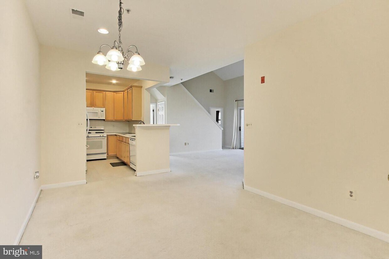 11314 Westbrook Mill Ln Unit 302, Fairfax, VA 22030 Room for Rent in