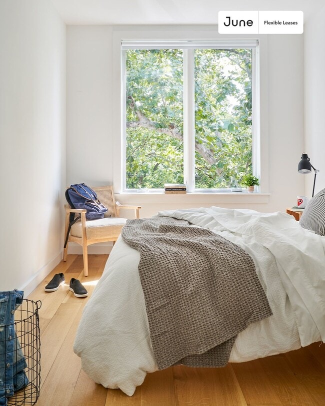 Building Photo - Charming ROOM at The Apollo House