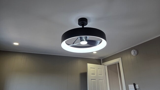 Building Photo - 1421 S Carey St