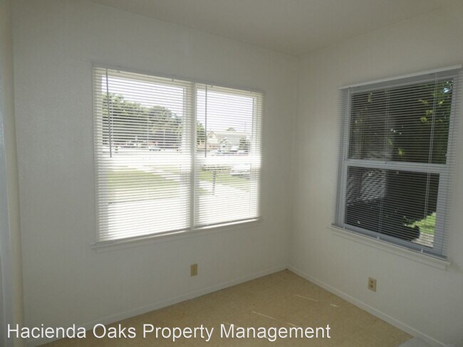 Building Photo - 2 br, 1 bath House - 300 W Cypress